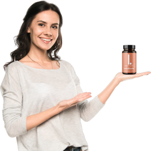 Woman showing a bottle of LeanBiome